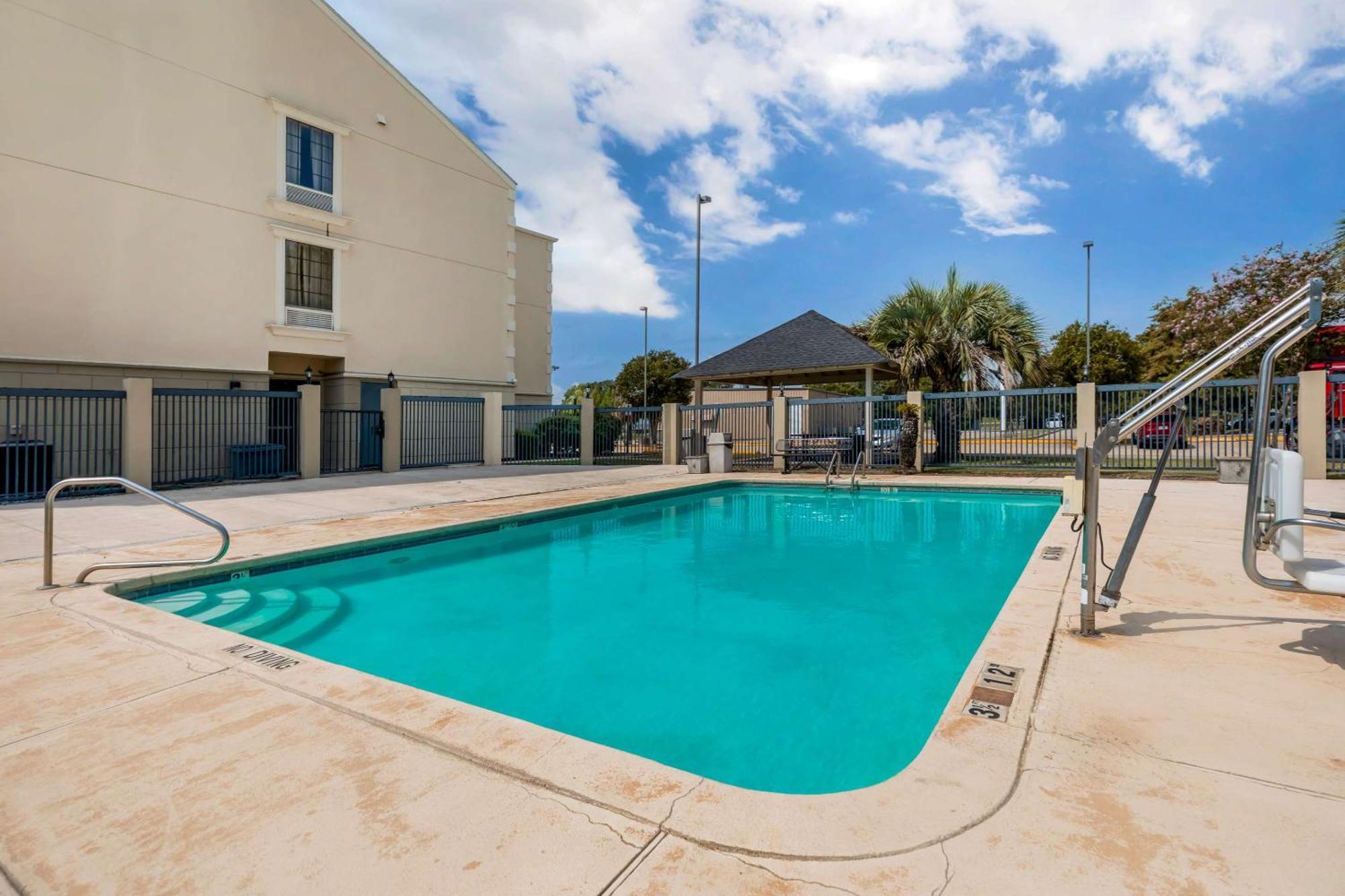 Comfort Suites Port Allen - Baton Rouge Exterior photo