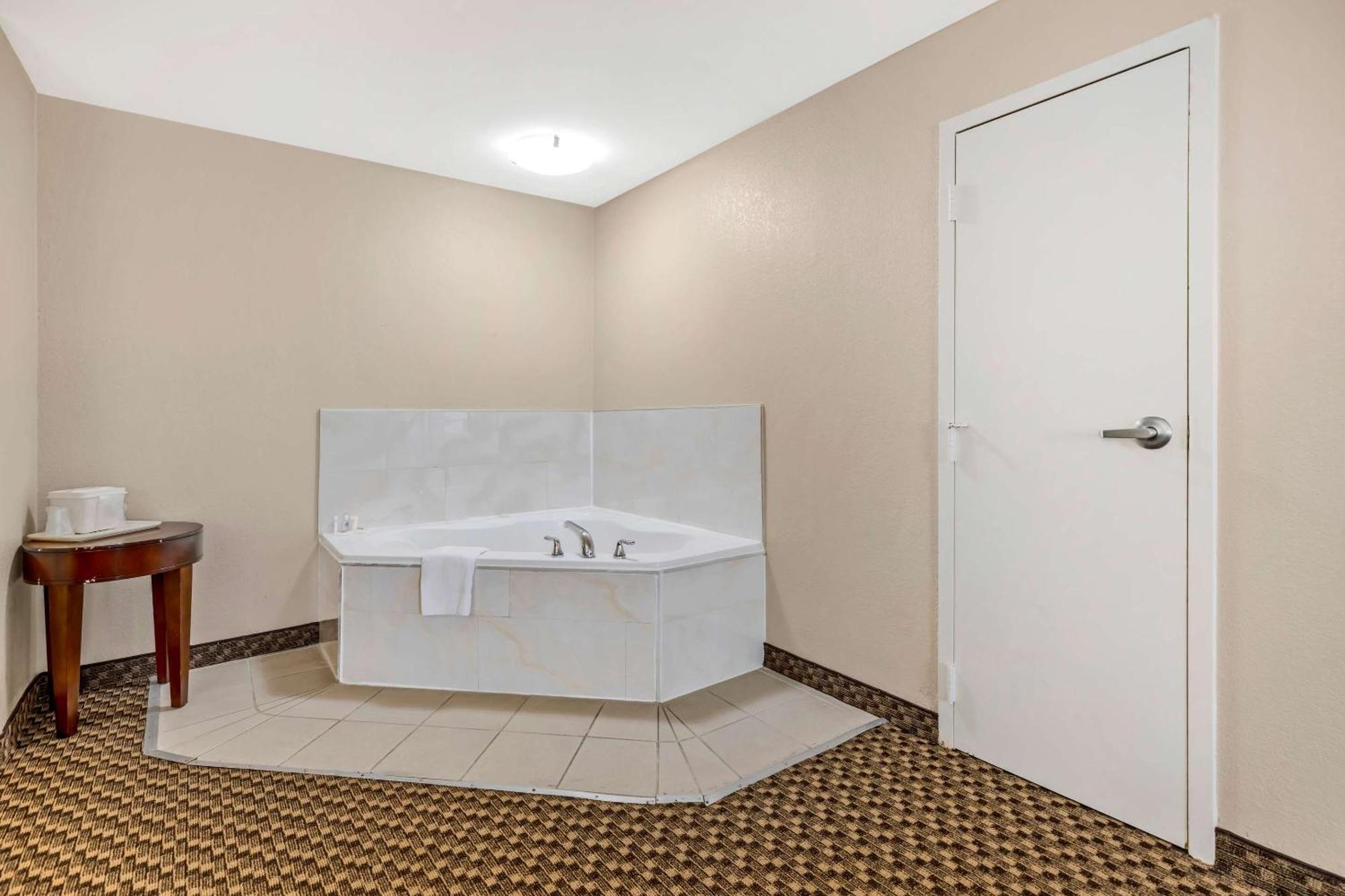 Comfort Suites Port Allen - Baton Rouge Exterior photo